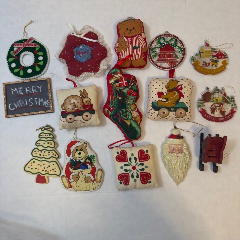 Vintage Mixed Lot of 15 Cloth Fabric Christmas Tree Ornaments - Handmade
Stuffed